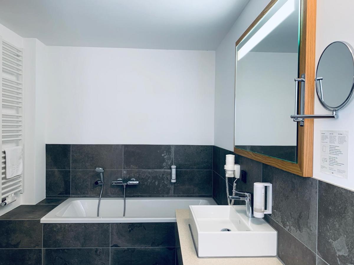 Stadthotel Kachelofen Krumbach Bagian luar foto