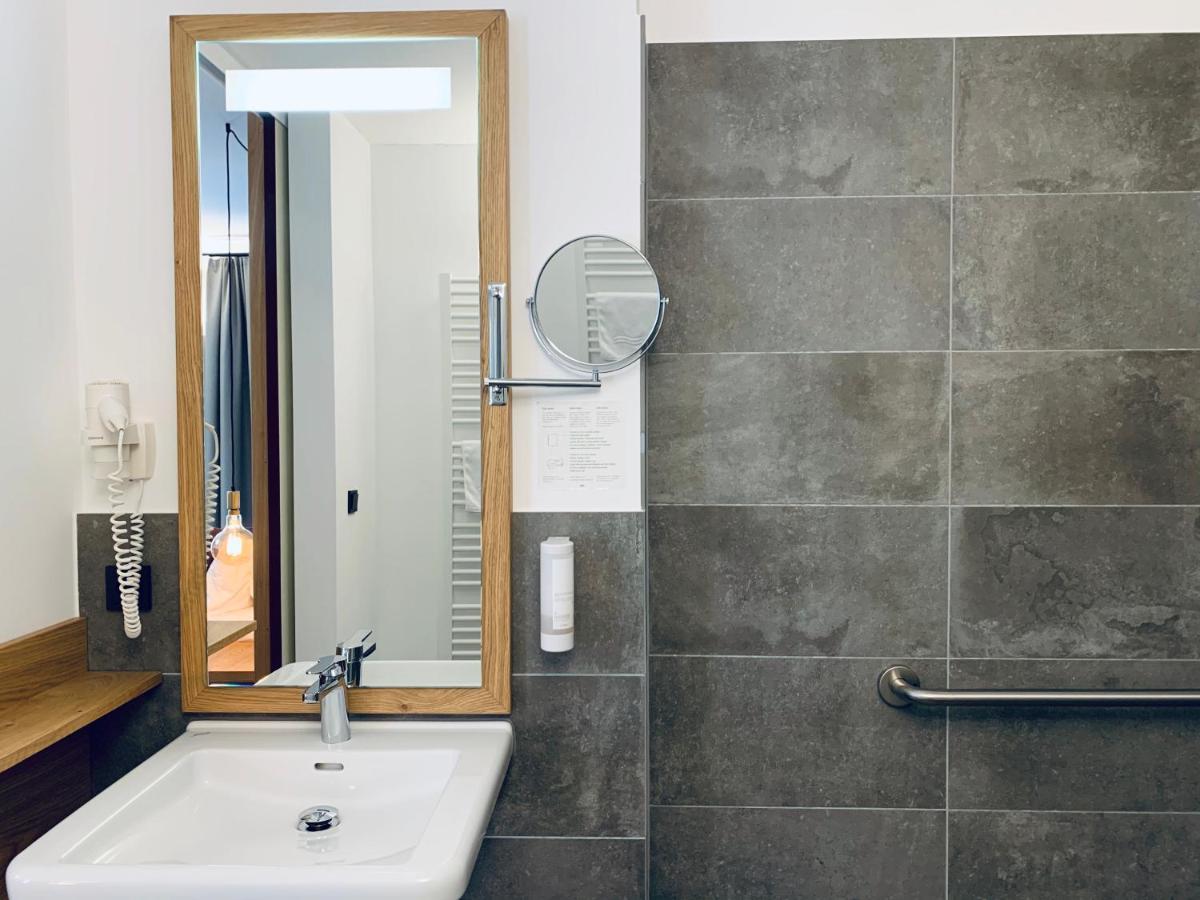 Stadthotel Kachelofen Krumbach Bagian luar foto