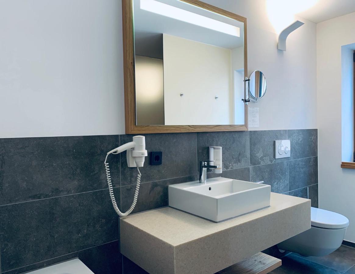 Stadthotel Kachelofen Krumbach Bagian luar foto