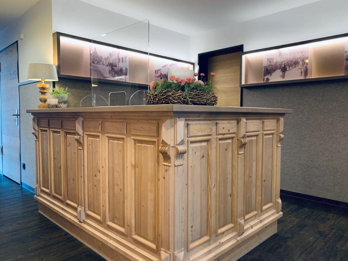 Stadthotel Kachelofen Krumbach Bagian luar foto