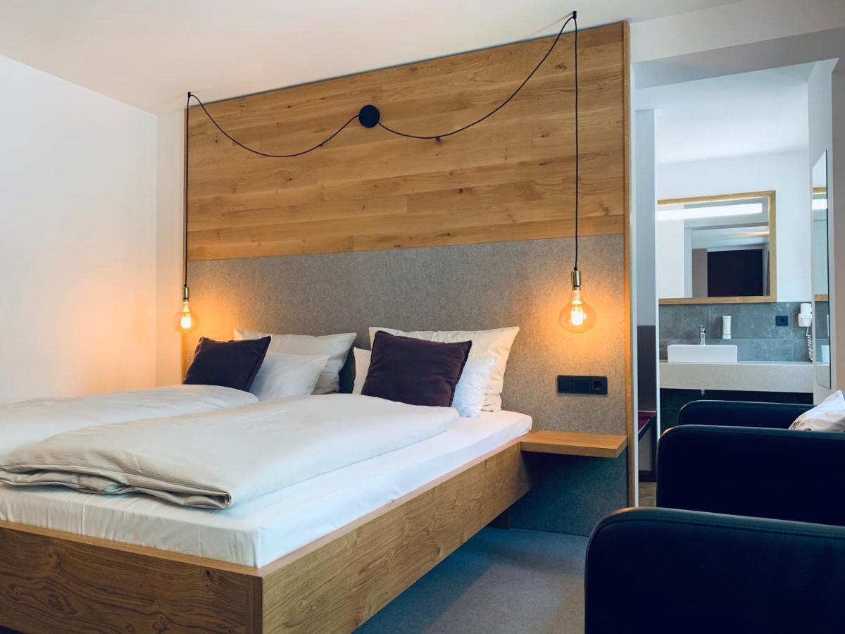 Stadthotel Kachelofen Krumbach Bagian luar foto