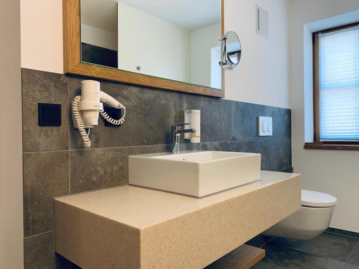 Stadthotel Kachelofen Krumbach Bagian luar foto