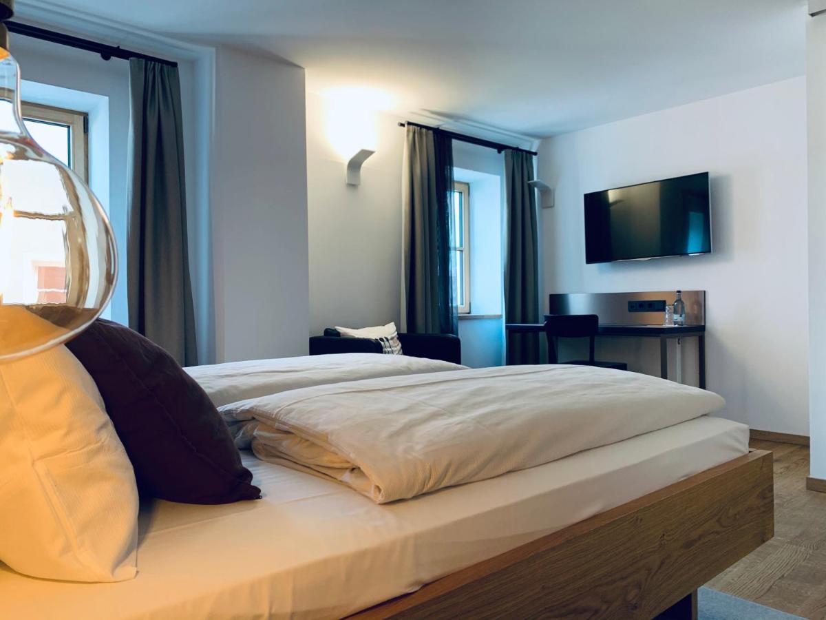 Stadthotel Kachelofen Krumbach Bagian luar foto