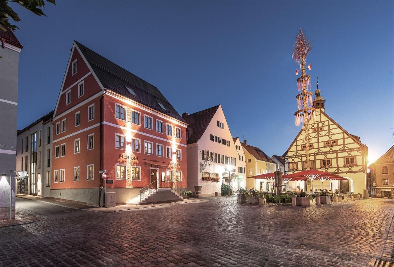 Stadthotel Kachelofen Krumbach Bagian luar foto