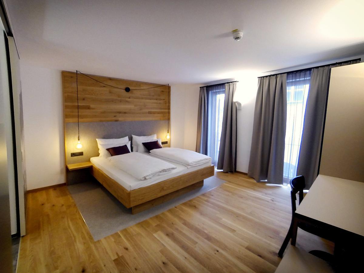 Stadthotel Kachelofen Krumbach Bagian luar foto