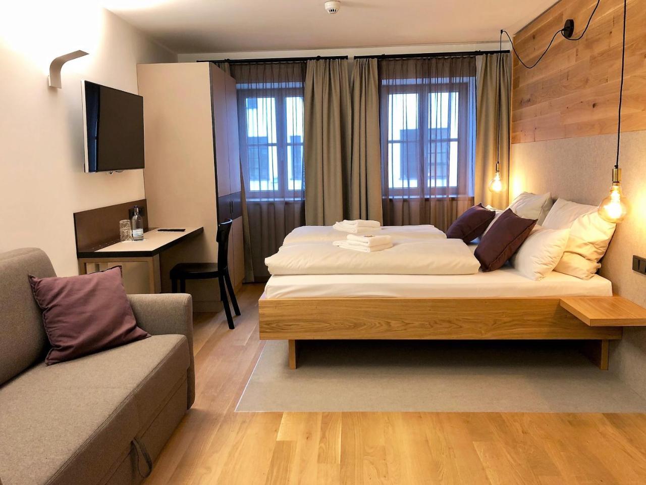 Stadthotel Kachelofen Krumbach Bagian luar foto